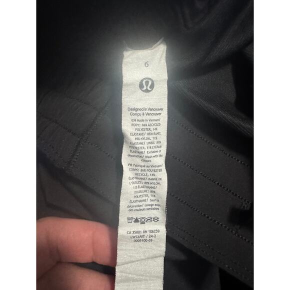 Lululemon Women’s Running Shorts Black Size 6 - Picture 4 of 4